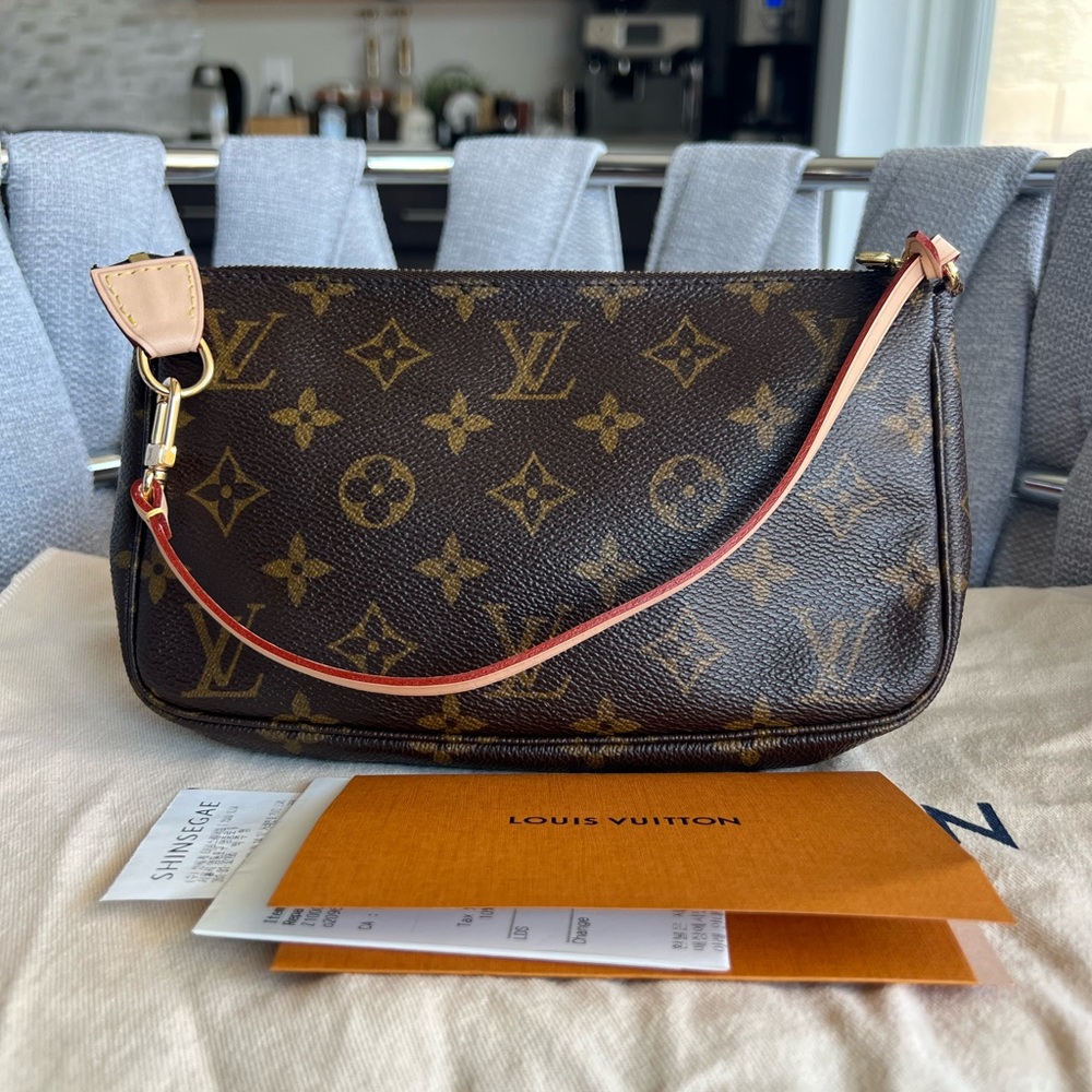 ❌❌SOLD❌❌

Louis Vuitton Monogram Pochette Accessories